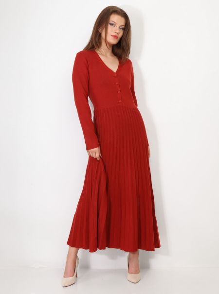 Femme Robe Longue Plissée À Boutons- Rouge Foncé Robes La Modeuse