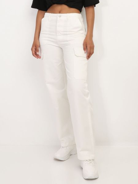 Femme Pantalons La Modeuse Pantalon Cargo Style Utilitaire- Blanc