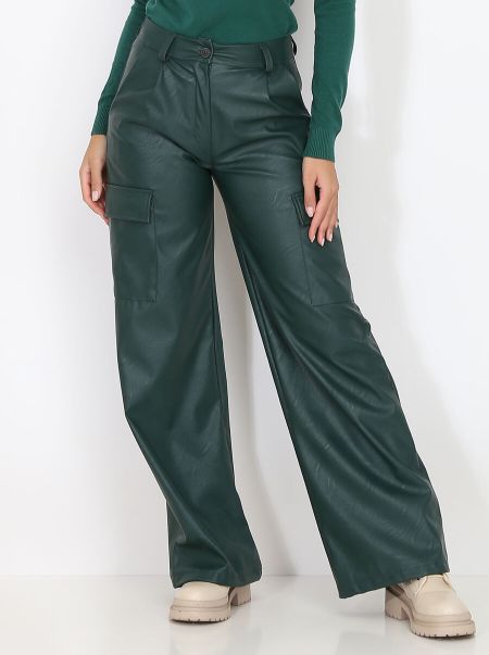 La Modeuse Pantalons Pantalon Cargo Évasé En Simili- Vert Femme